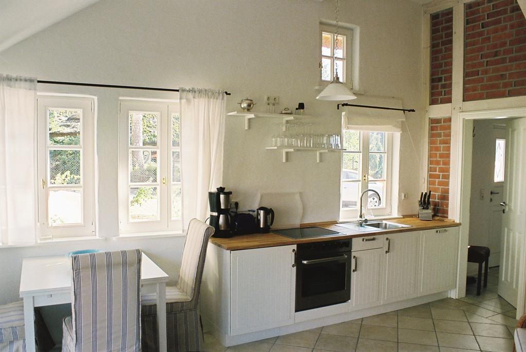 Alte Fischerkate Und Moewennest Gross Zicker Exterior photo